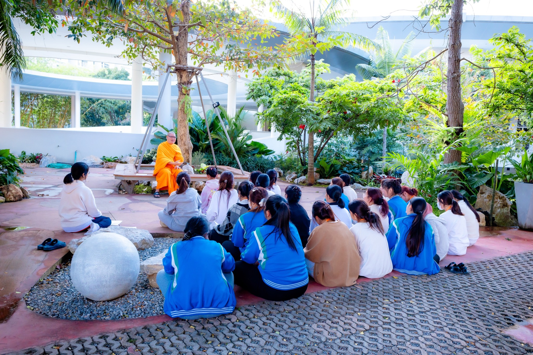 โครงการปฏิบัติธรรมเพื่อให้เกิดสติ ปัญญาและสันติสุข ปีที่ 2 มหาวิทยาลัยนานาชาติเซนต์เทเรซา