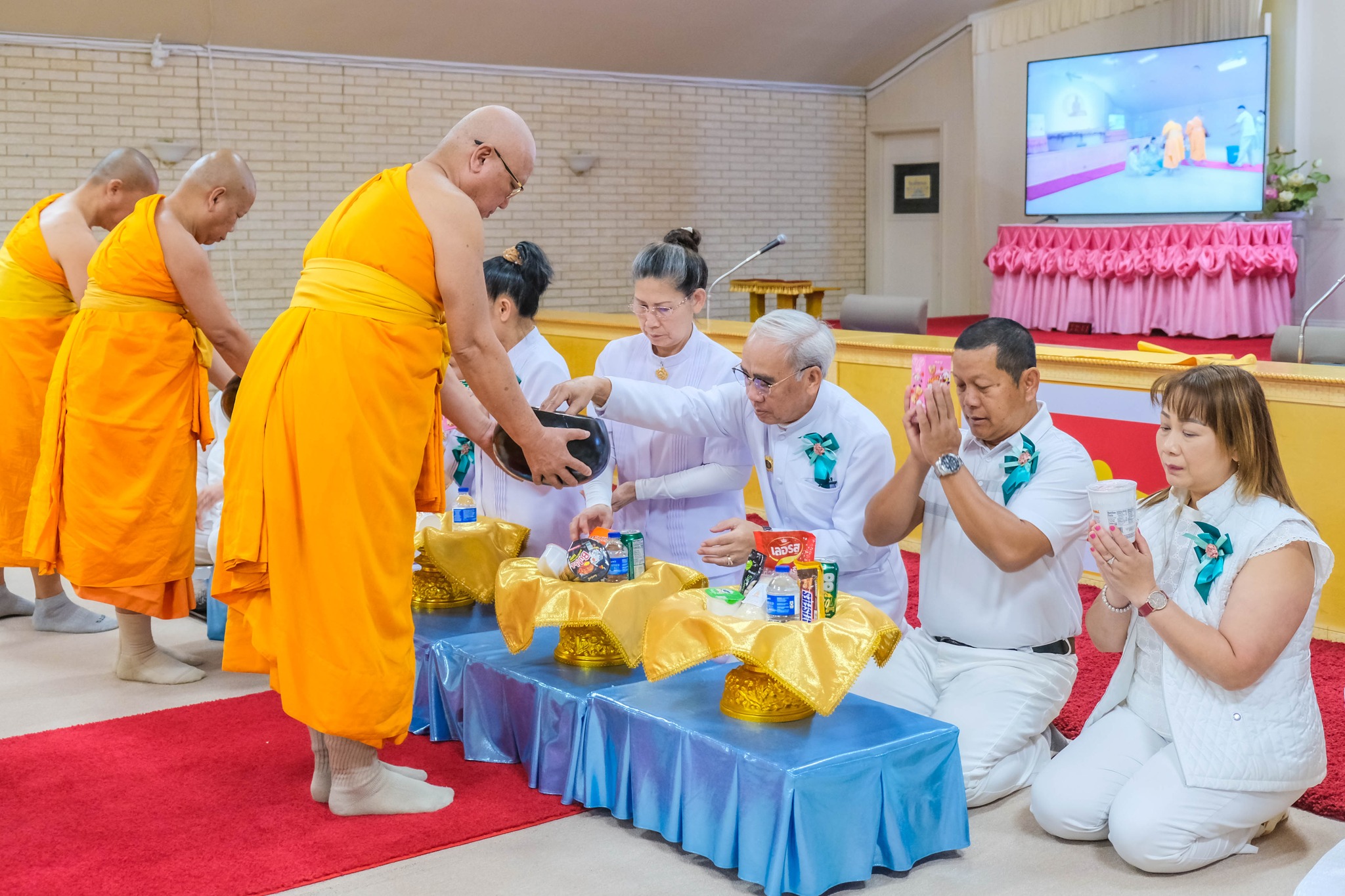 วัดพระธรรมกายเท็กซัส จัดพิธีถวายกองบุญเครื่องกันหนาว