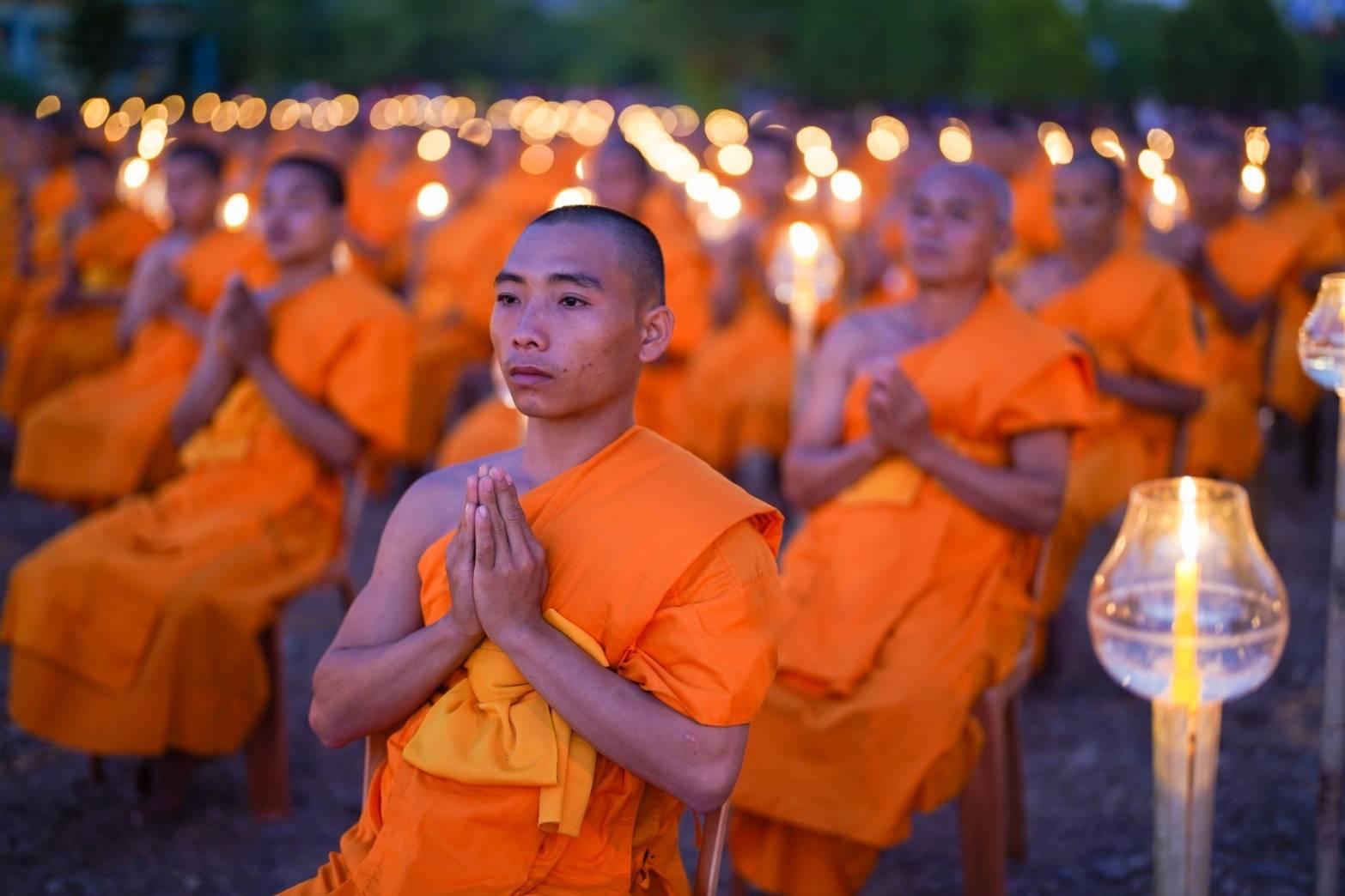 สามเณร 500 รูป ประเทศอินเดีย ร่วมพิธีจุดประทีป ถวายเป็นพุทธบูชา