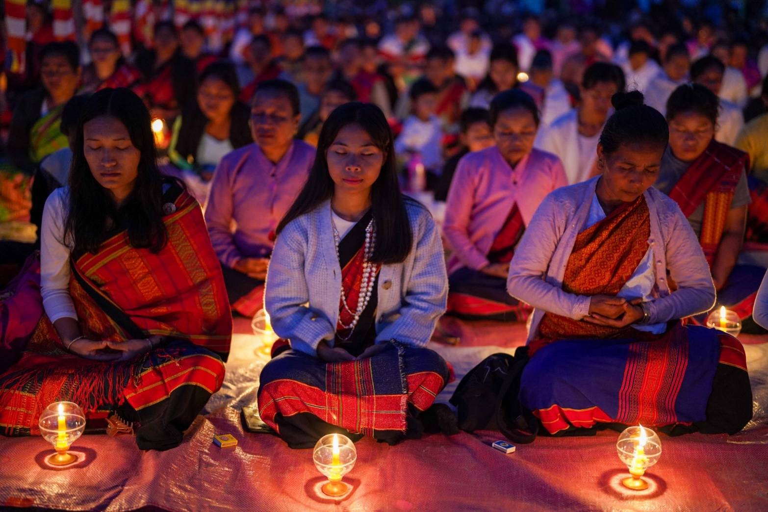 สามเณร 500 รูป ประเทศอินเดีย ร่วมพิธีจุดประทีป ถวายเป็นพุทธบูชา