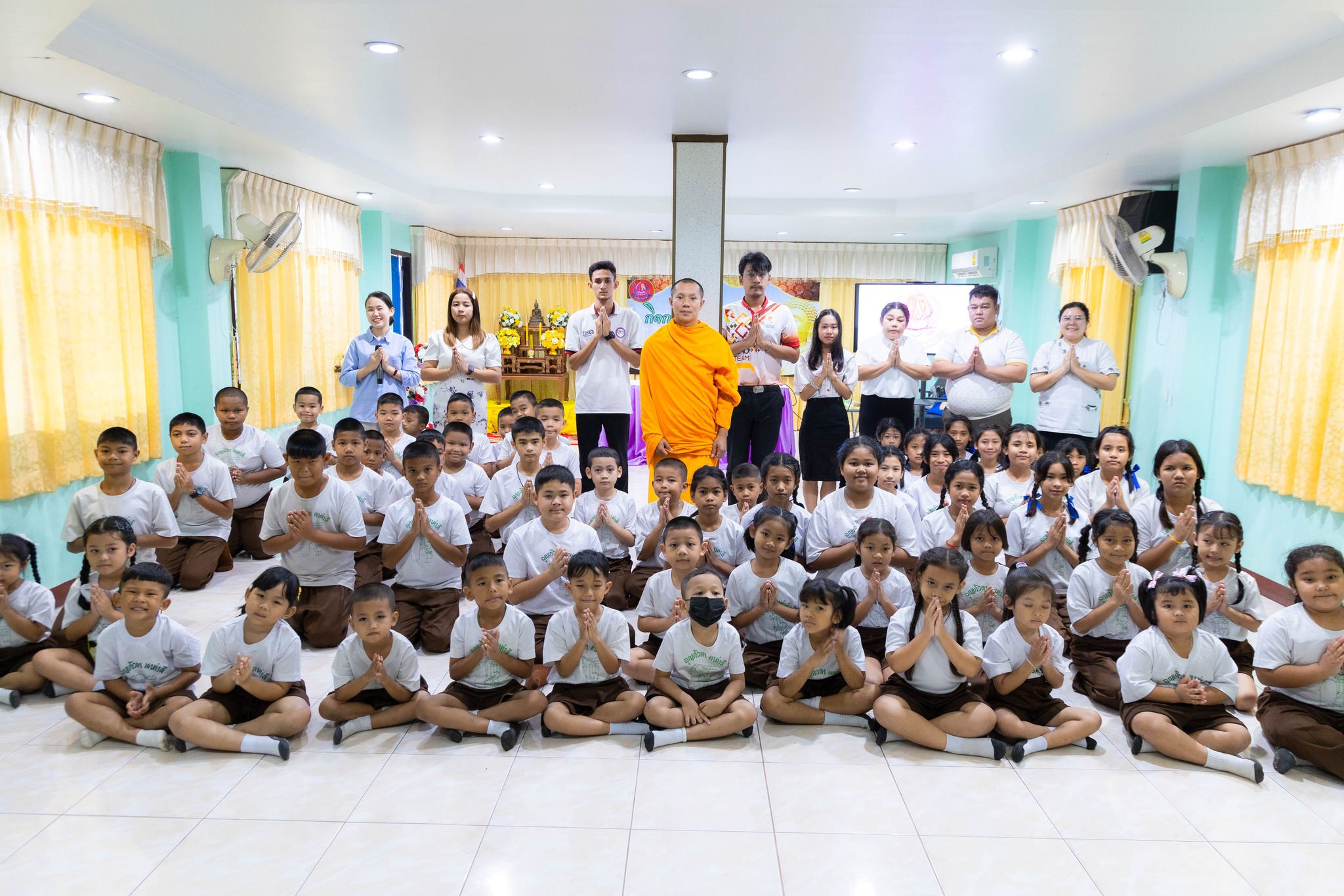 โรงเรียนวัดแก้วตา (สุมนพรฉิมประชาสรรค์) จัดค่ายอบรมศีลธรรมแก่นักเรียน