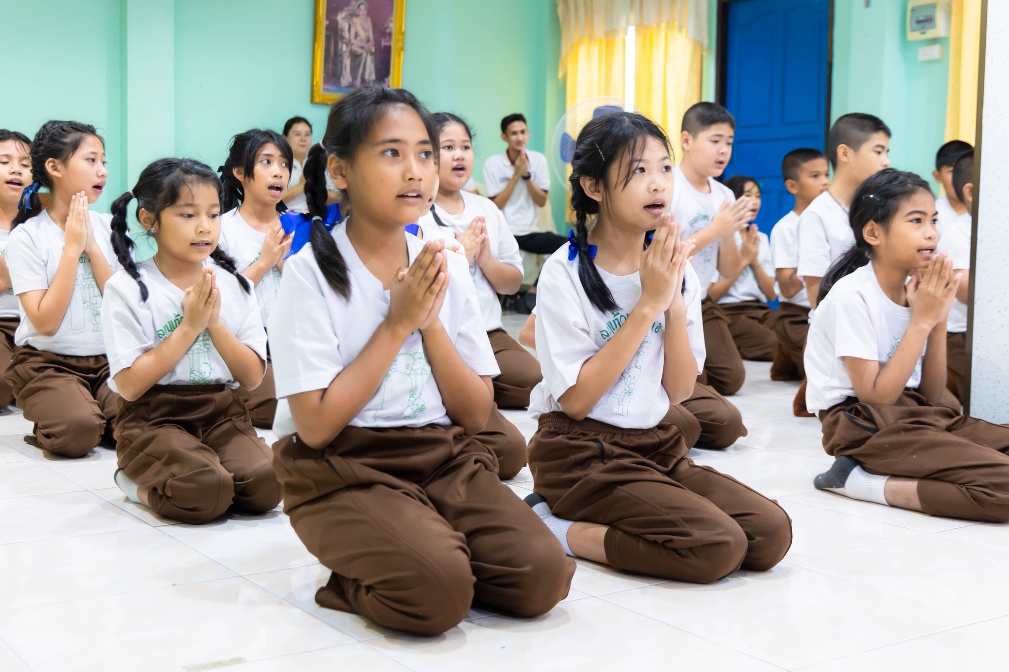 โรงเรียนวัดแก้วตา (สุมนพรฉิมประชาสรรค์) จัดค่ายอบรมศีลธรรมแก่นักเรียน