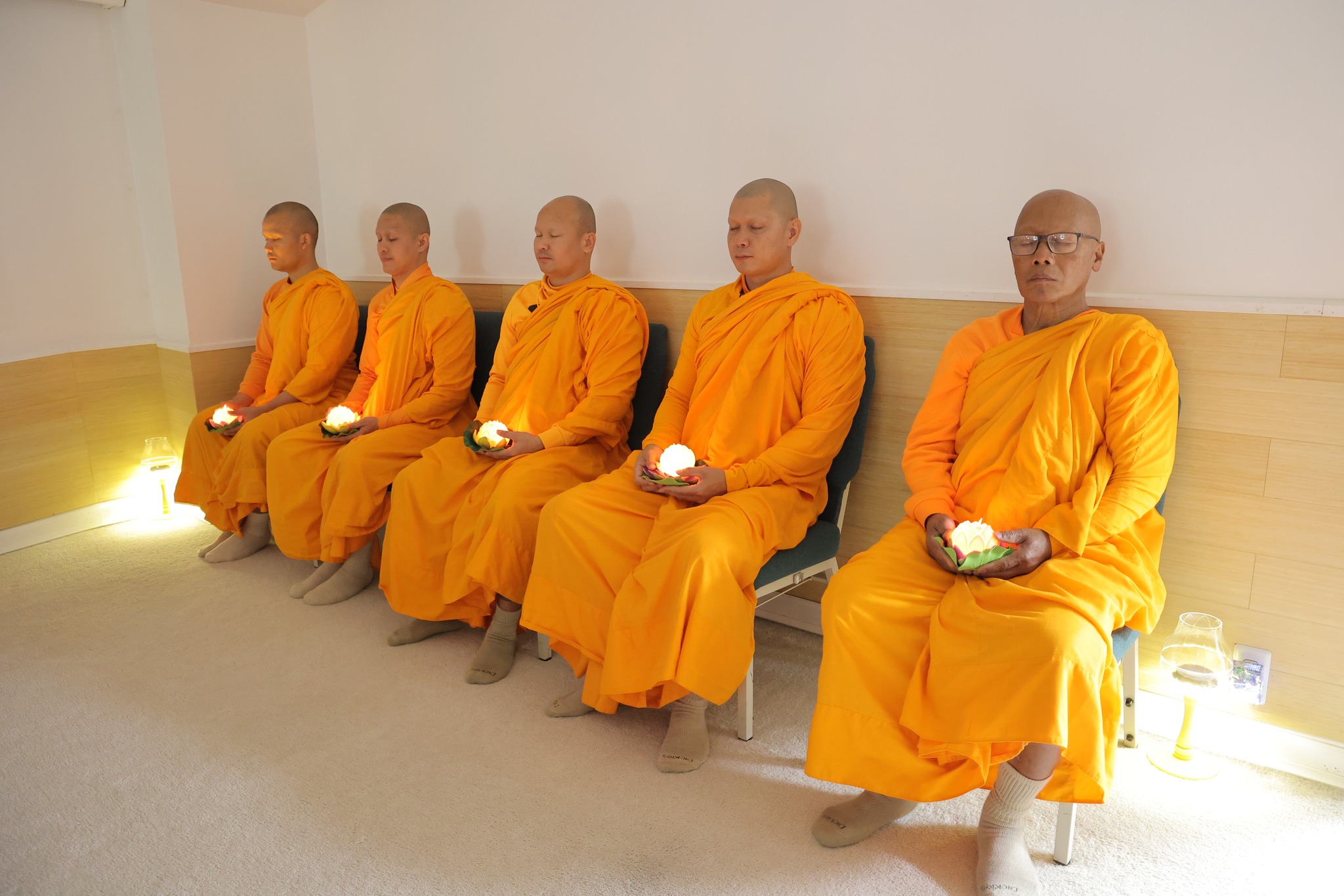 วัดพระธรรมกายจอร์เจีย จัดปฏิบัติธรรมชาวท้องถิ่นประจำเดือนคืนวันเพ็ญ