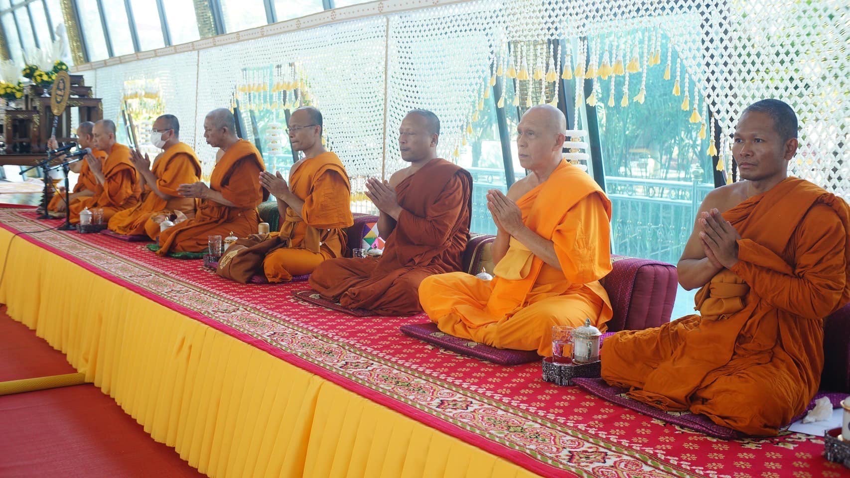 คณะสงฆ์อำเภอคลองหลวงจัดพิธีเจริญพระพุทธมนต์ถวายพระพรชัยมงคลแด่พระบาทสมเด็จพระวชิรเกล้าเจ้าอยู่หัว