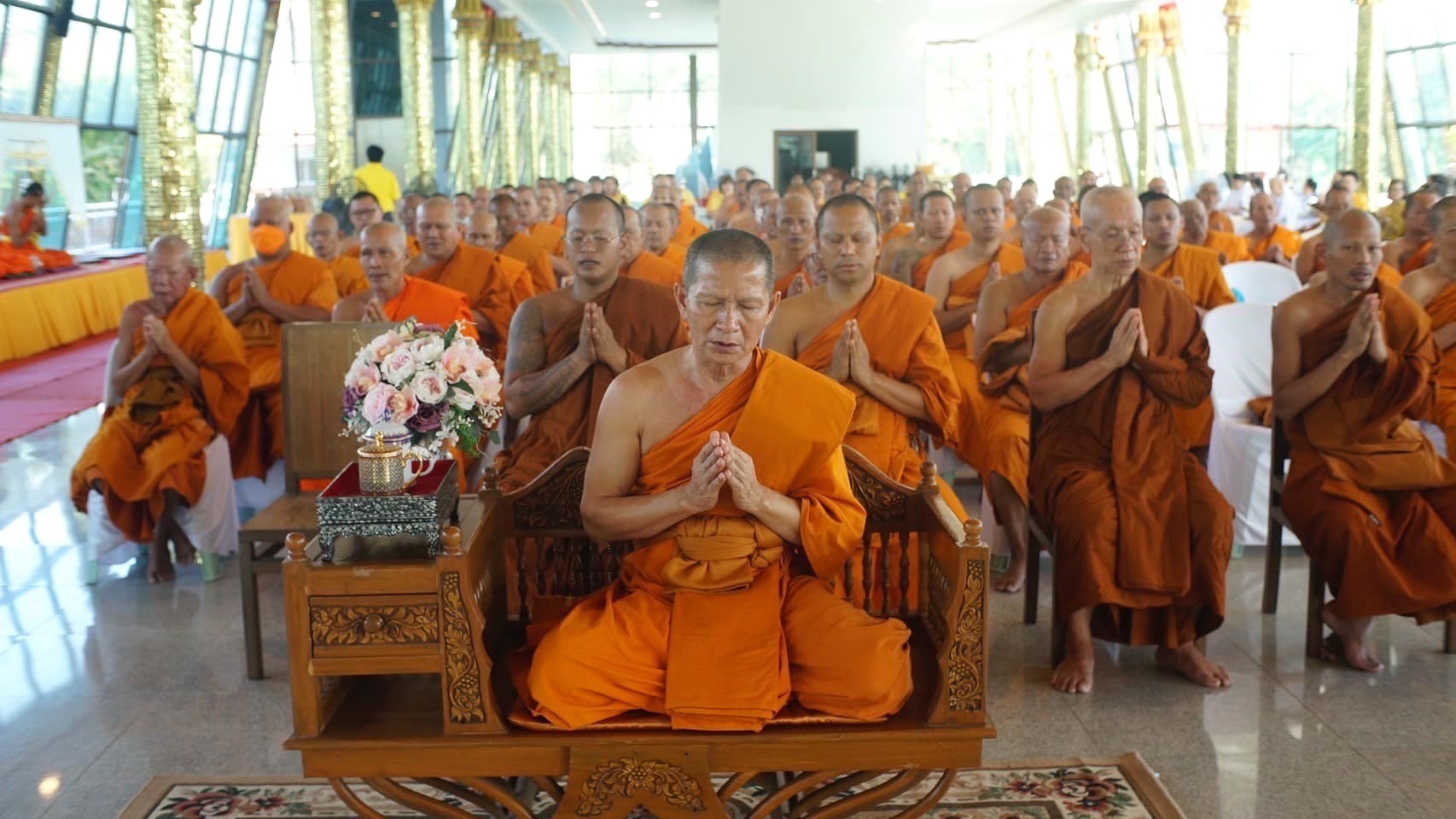 คณะสงฆ์อำเภอคลองหลวงจัดพิธีเจริญพระพุทธมนต์ถวายพระพรชัยมงคลแด่พระบาทสมเด็จพระวชิรเกล้าเจ้าอยู่หัว