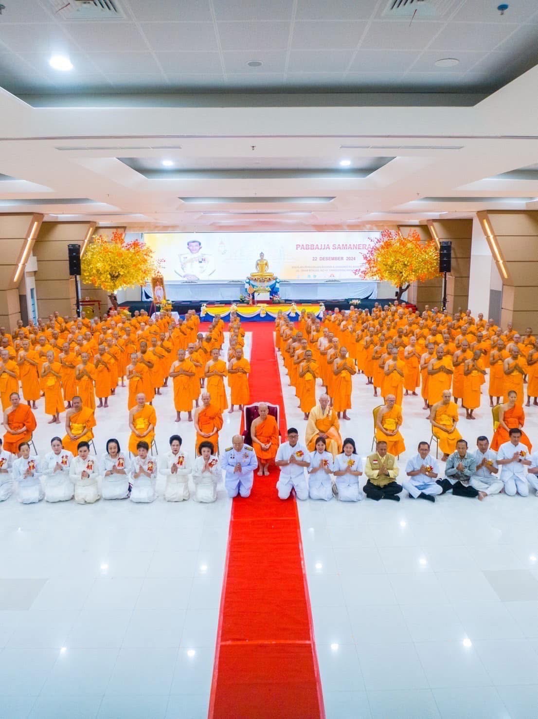 เจ้าอาวาสวัดสระเกศ รับถวายสักการะเนื่องในเทศกาลวันขึ้นปีใหม่ จากเจ้าอาวาสวัดพระธรรมกาย