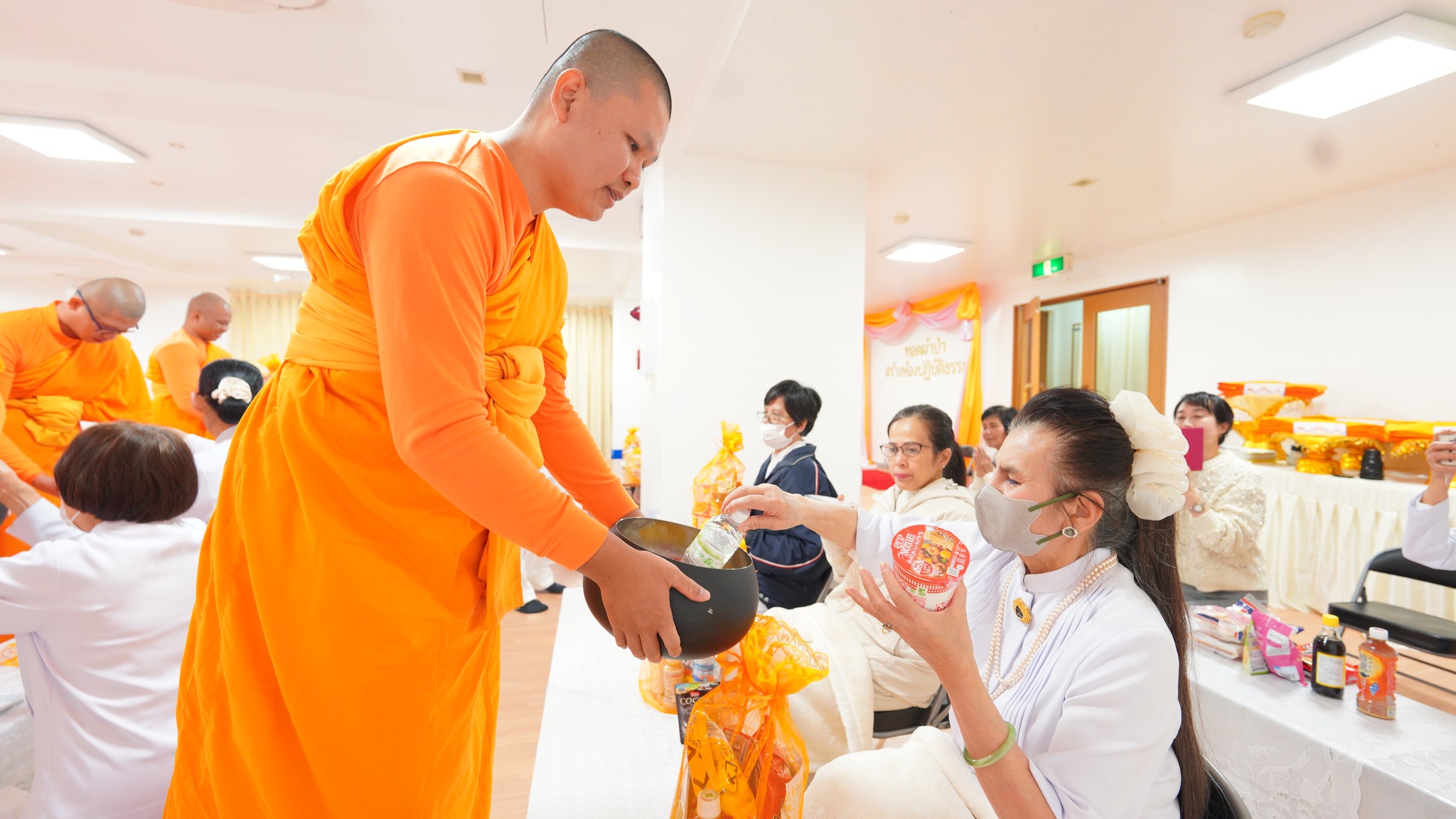 วัดพระธรรมกายโอซาก้า จัดงานบุญบูชาข้าวพระ