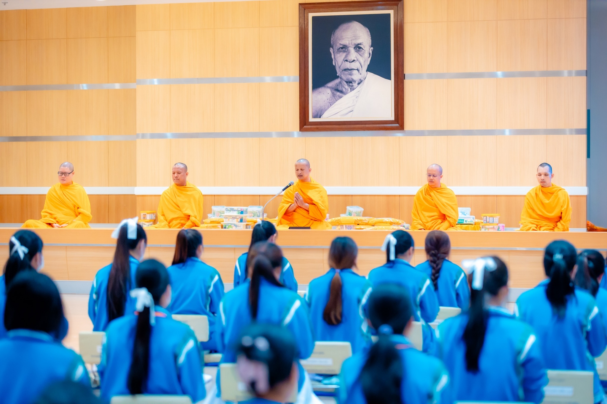 โครงการปฏิบัติธรรมเพื่อให้เกิดสติ ปัญญาและสันติสุข ปีที่ 2 มหาวิทยาลัยนานาชาติเซนต์เทเรซา