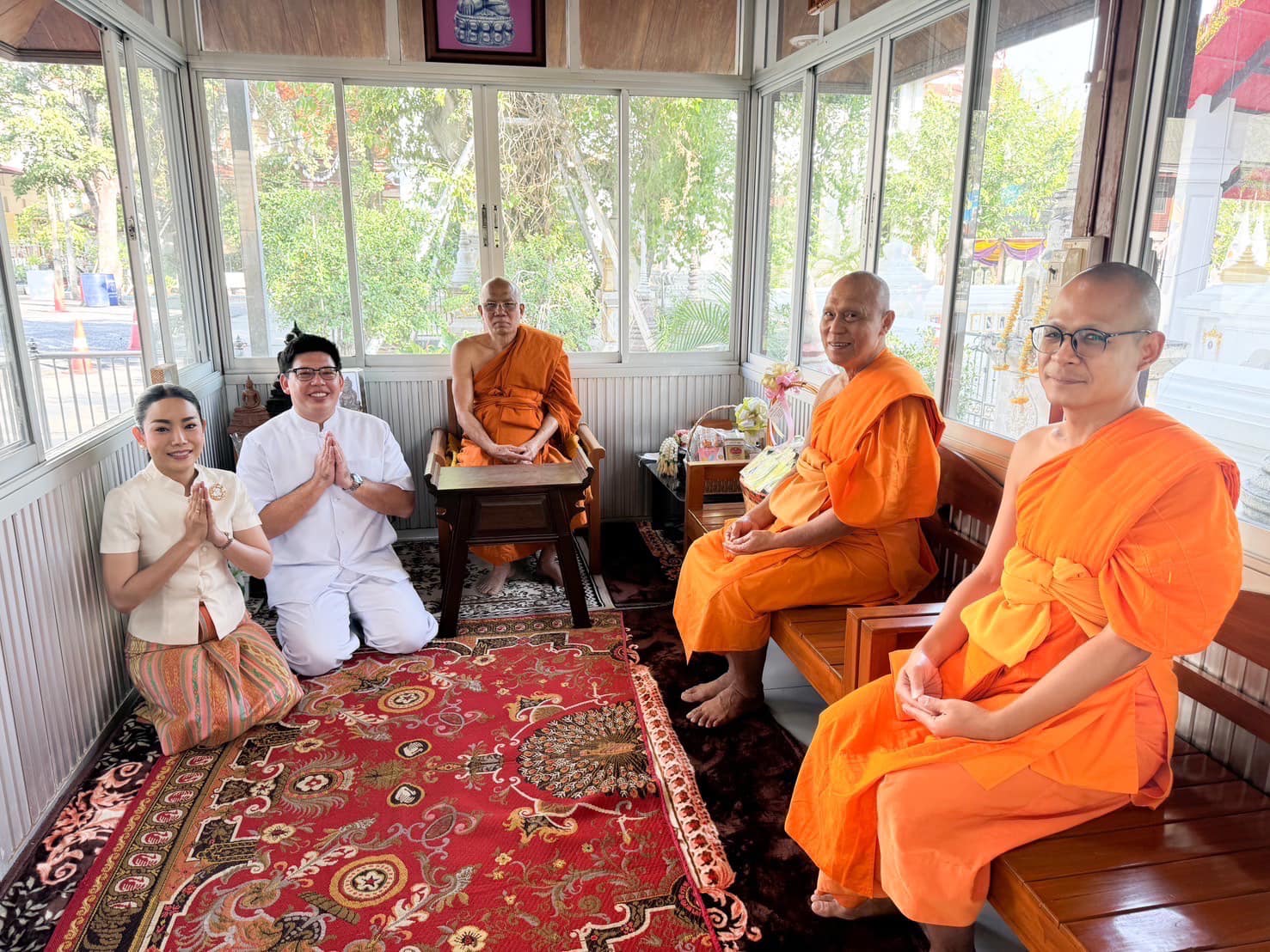 ที่ปรึกษาเจ้าคณะภาค 1 รับถวายสักการะเนื่องในเทศกาลวันขึ้นปีใหม่ จากเจ้าอาวาสวัดพระธรรมกาย
