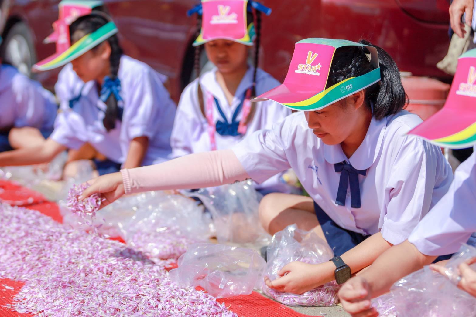 รวมพลังเด็กดี V-Star ต้อนรับพระธรรมยาตรา ปีที่ 13 จ.สุพรรณบุรี