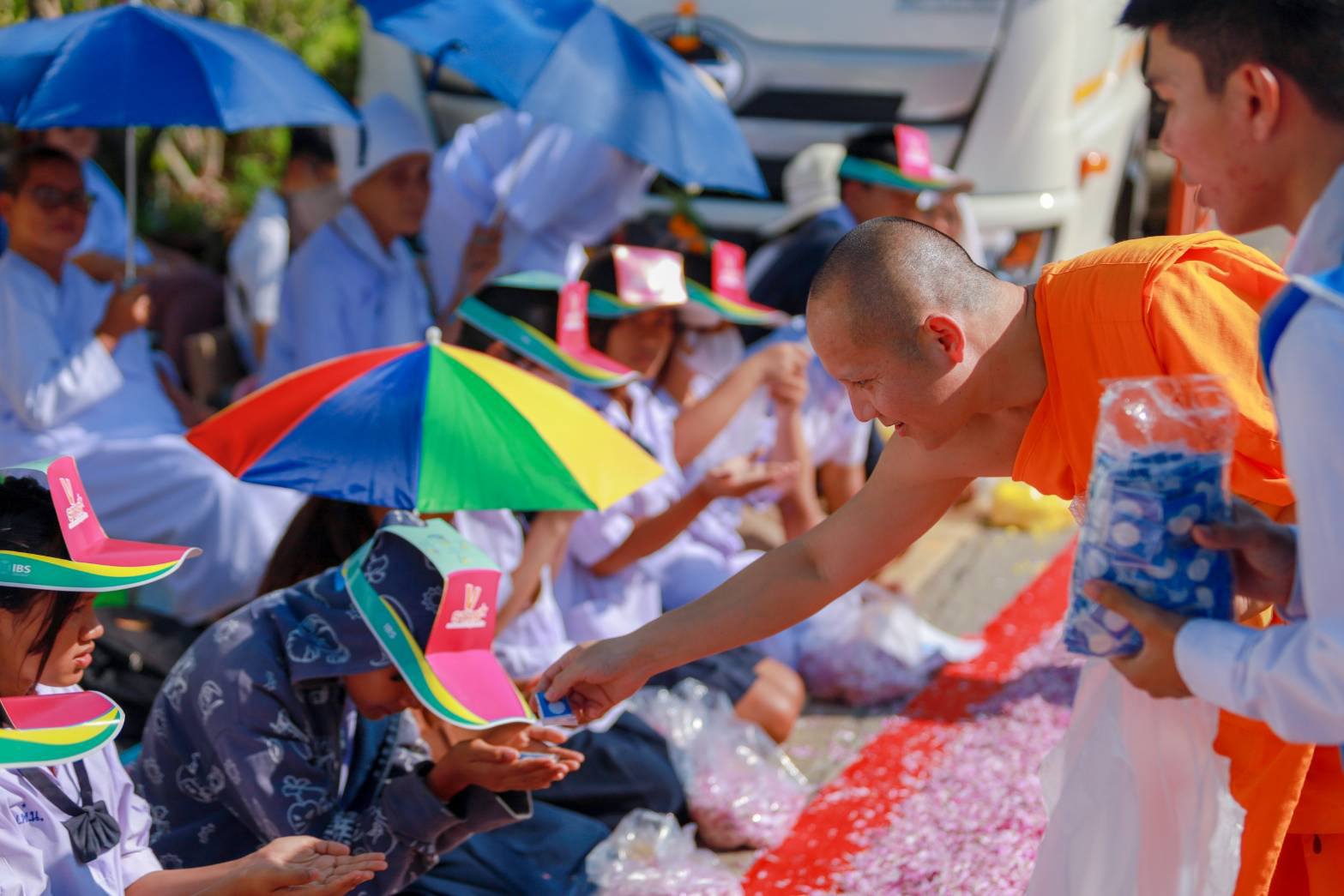 รวมพลังเด็กดี V-Star ต้อนรับพระธรรมยาตรา ปีที่ 13 จ.สุพรรณบุรี.jpg