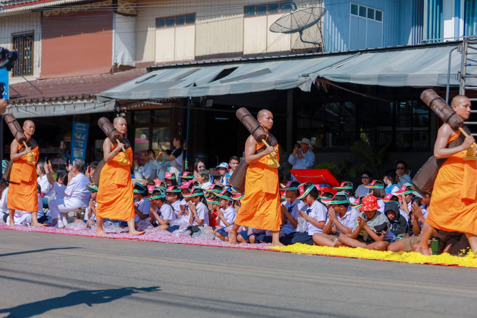 รวมพลังเด็กดี V-Star ต้อนรับพระธรรมยาตรา ปีที่ 13 จ.สุพรรณบุรี.jpg