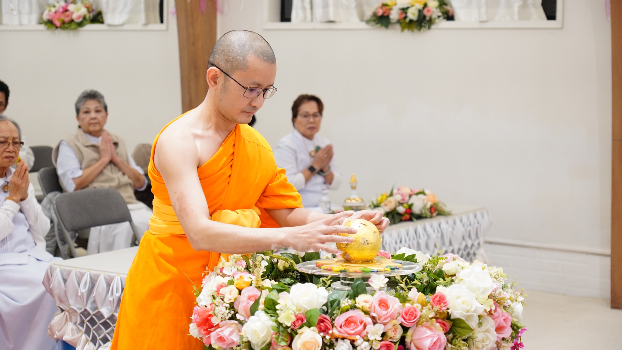 วัดพระธรรมกายซีแอตเติล จัดพิธีบูชาข้าวพระ