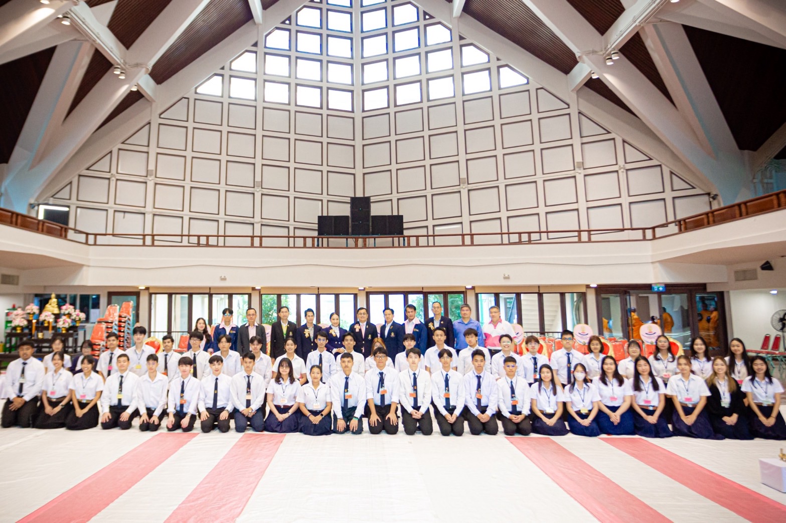 จุฬาลงกรณ์มหาวิทยาลัย ตักบาตรพระ 108 รูป ต้อนรับปีใหม่ จุฬาฯ