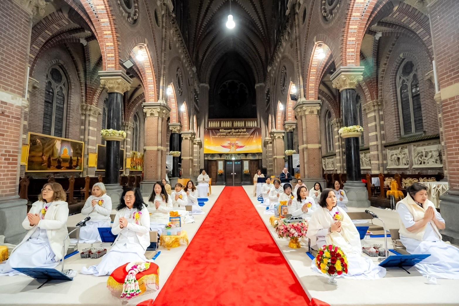 วัดพระธรรมกายเนเธอร์แลนด์ จัดพิธีบูชาข้าวพระ