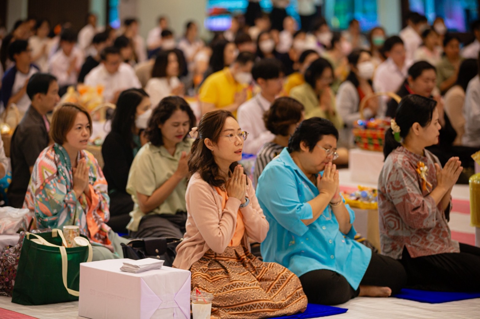 จุฬาลงกรณ์มหาวิทยาลัย ตักบาตรพระ 108 รูป ต้อนรับปีใหม่ จุฬาฯ