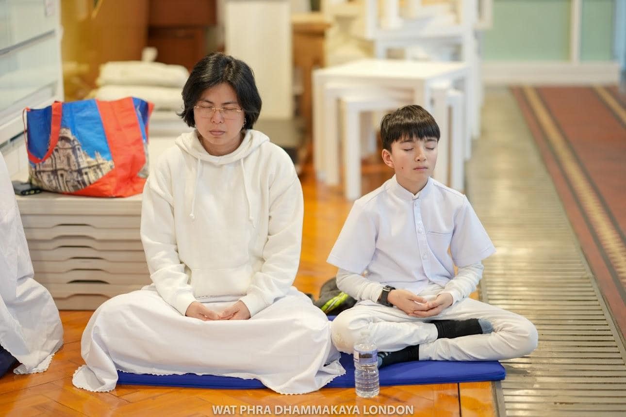 วัดพระธรรมกายลอนดอน จัดสวดมนต์ข้ามปี-พิธีบูชาข้าวพระ