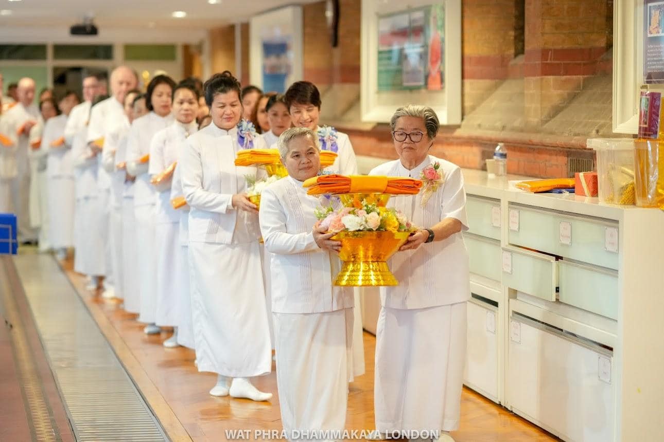 วัดพระธรรมกายลอนดอน จัดสวดมนต์ข้ามปี-พิธีบูชาข้าวพระ