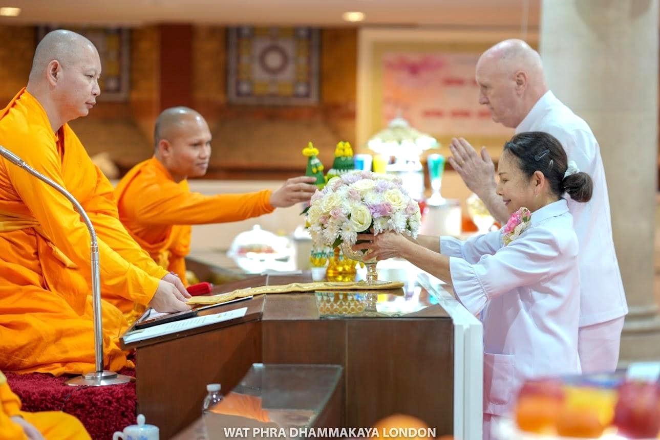 วัดพระธรรมกายลอนดอน จัดสวดมนต์ข้ามปี-พิธีบูชาข้าวพระ