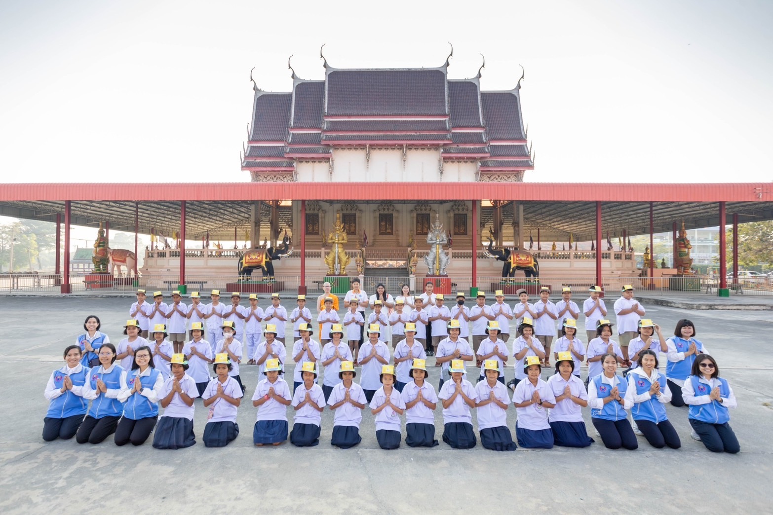 เด็กดี V-Star ร่วมพิธีทอดผ้าป่า ทำนุบำรุงศาสนสถาน