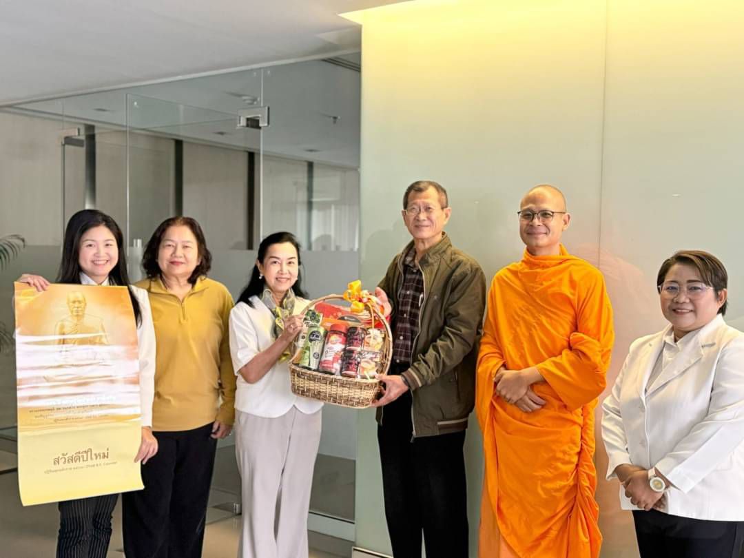 ผู้ช่วยเจ้าอาวาสวัดพระธรรมกาย อำนวยพรปีใหม่สำนักข่าว