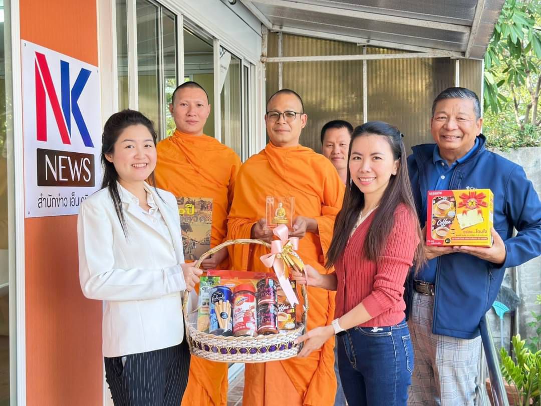 ผู้ช่วยเจ้าอาวาสวัดพระธรรมกาย อำนวยพรปีใหม่สำนักข่าว