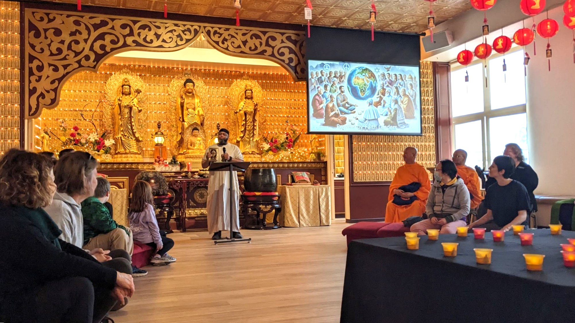 คณะสงฆ์วัดภาวนาซานดิเอโก ร่วมกิจกรรมนั่งสมาธิเพื่อความสงบสุขของโลก