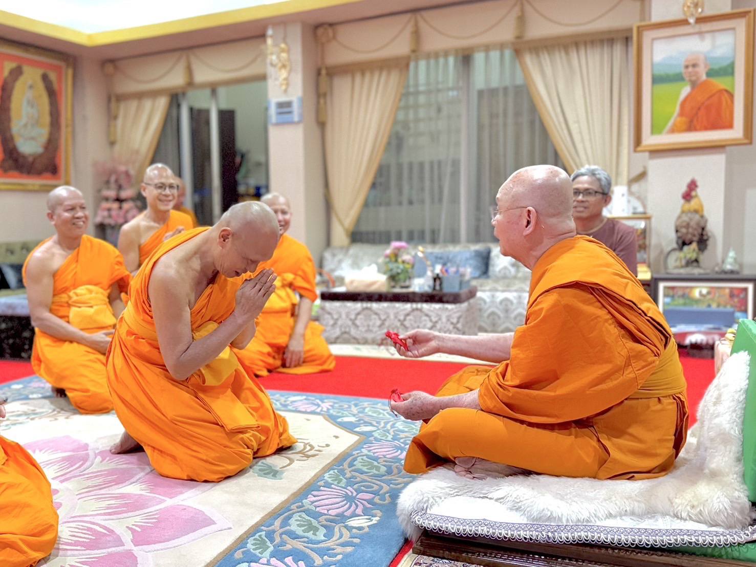เจ้าอาวาสวัดพระธรรมกายถวายสักการะเจ้าคณะรอง เนื่องในเทศกาลวันขึ้นปีใหม่