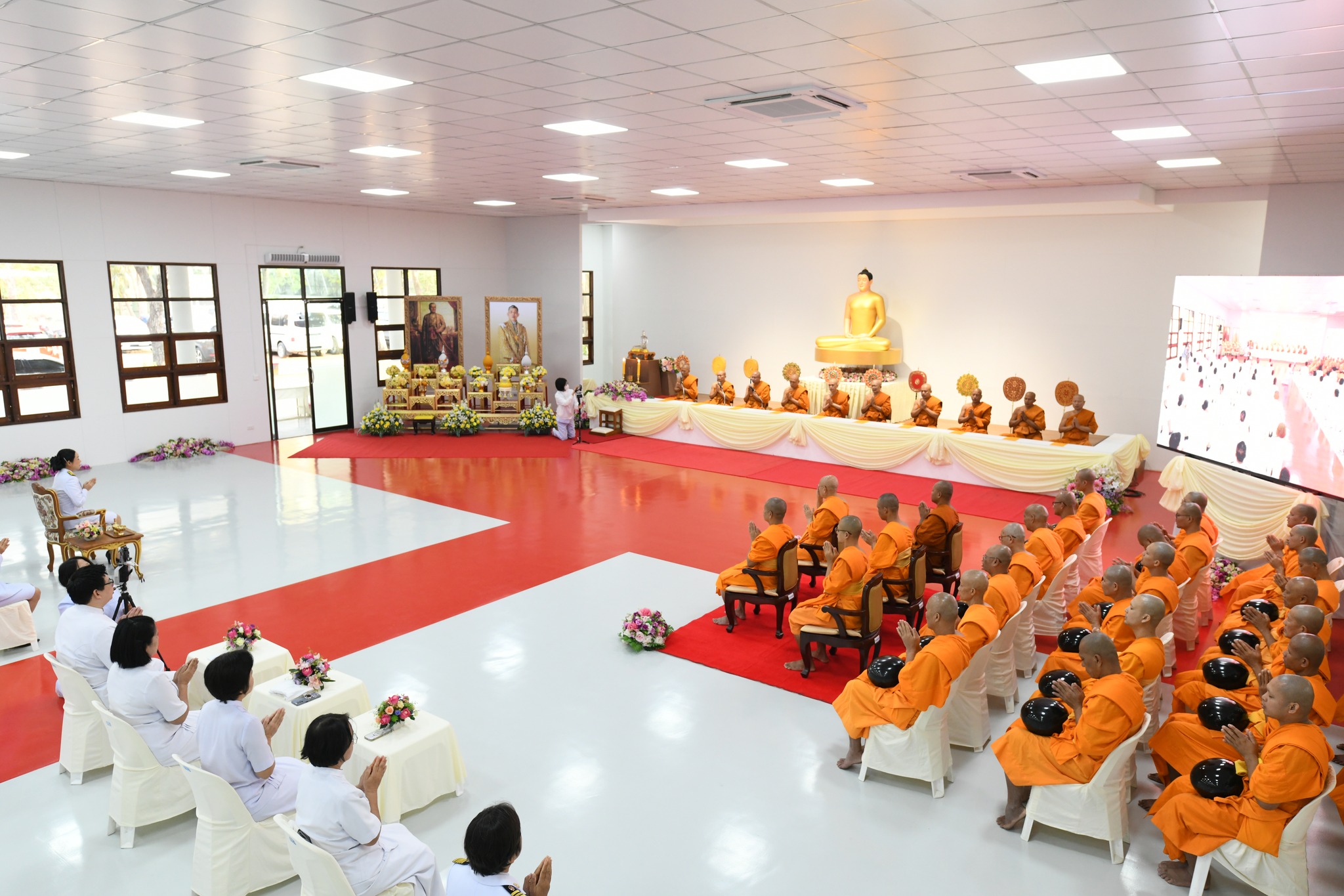 นายอำเภอคลองหลวง นำข้าราชการในท้องถิ่น จัดกิจกรรมเฉลิมพระเกียรติพระบาทสมเด็จพระเจ้าอยู่หัว