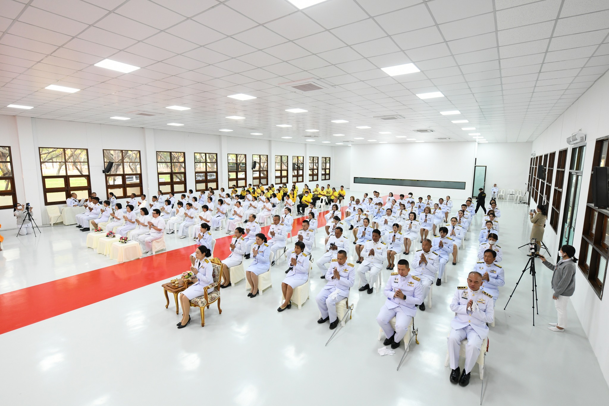 นายอำเภอคลองหลวง นำข้าราชการในท้องถิ่น จัดกิจกรรมเฉลิมพระเกียรติพระบาทสมเด็จพระเจ้าอยู่หัว