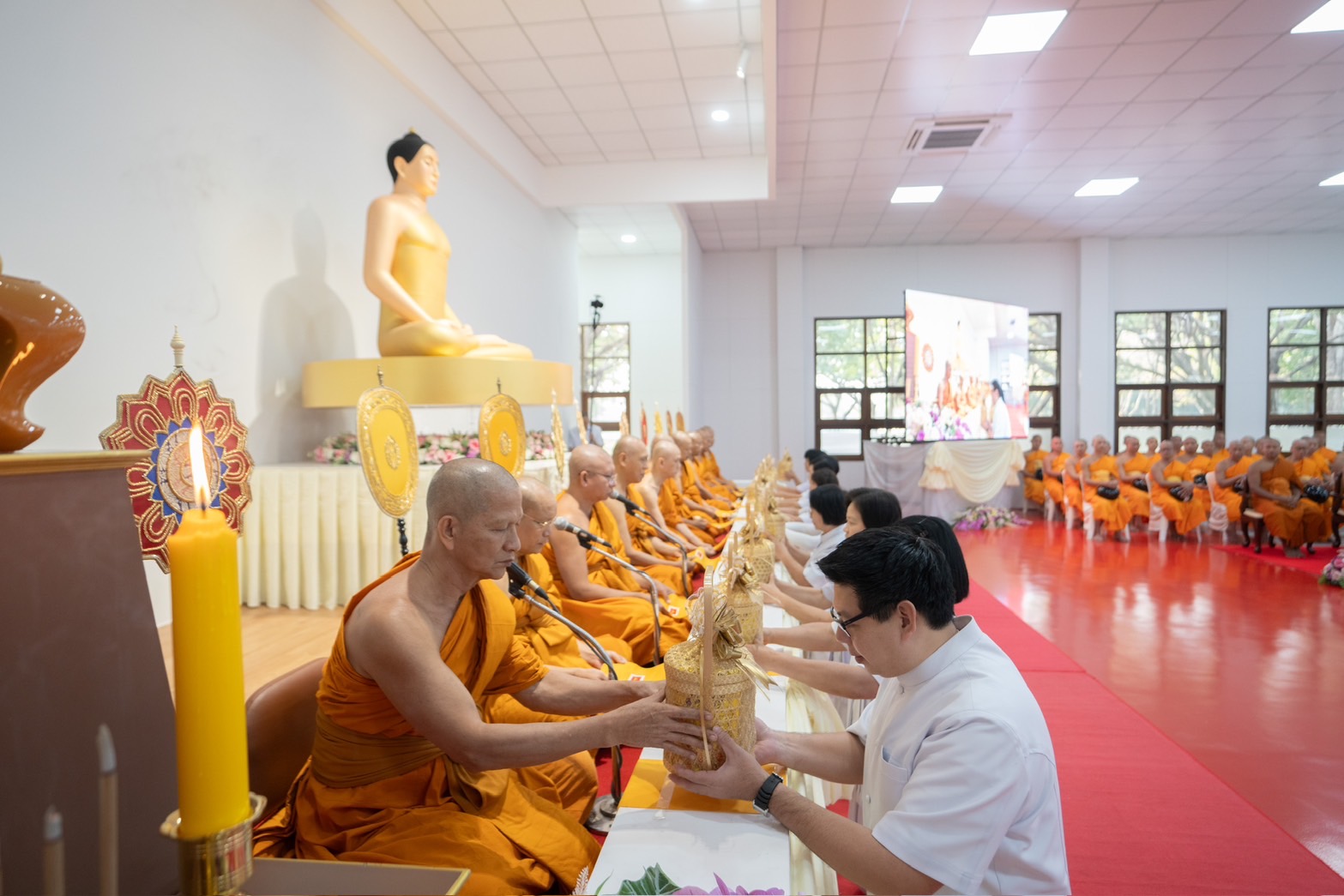 นายอำเภอคลองหลวง นำข้าราชการในท้องถิ่น จัดกิจกรรมเฉลิมพระเกียรติพระบาทสมเด็จพระเจ้าอยู่หัว