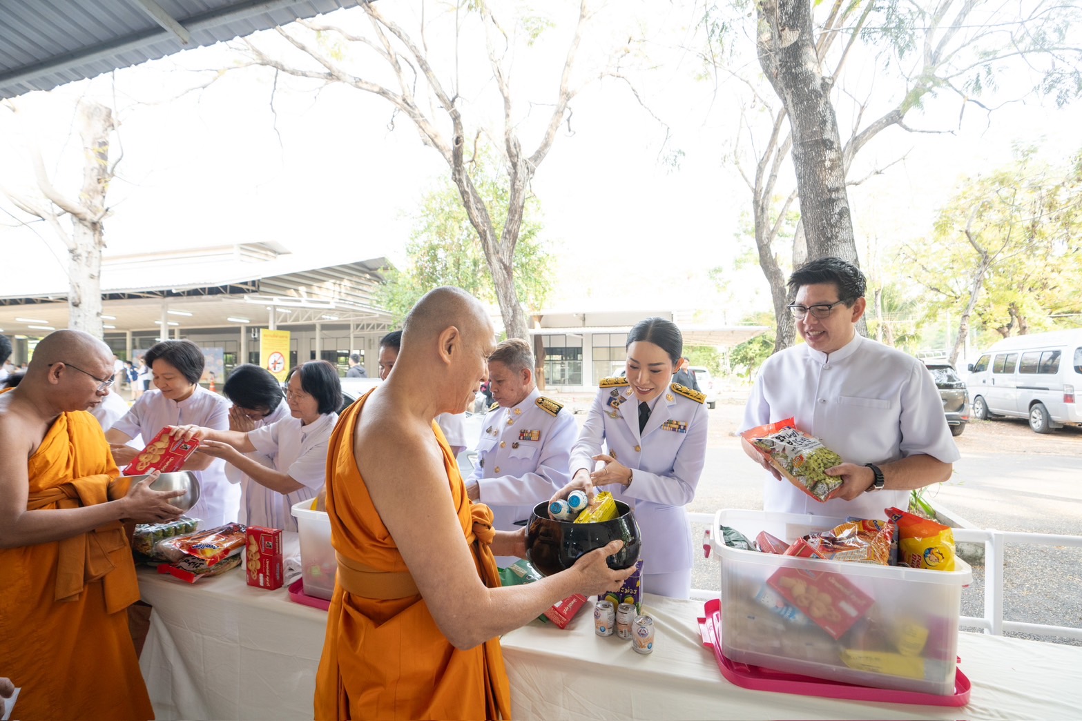 นายอำเภอคลองหลวง นำข้าราชการในท้องถิ่น จัดกิจกรรมเฉลิมพระเกียรติพระบาทสมเด็จพระเจ้าอยู่หัว