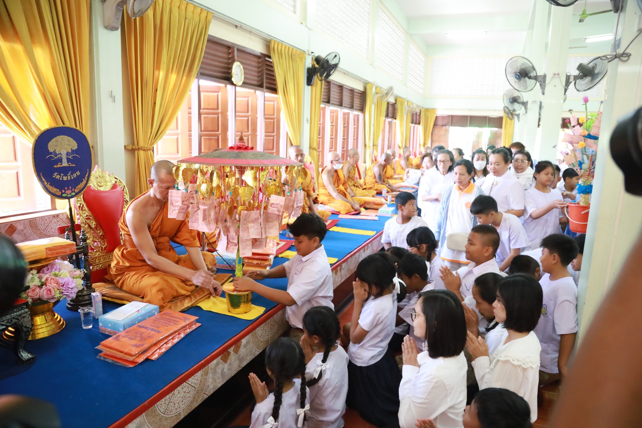 เด็กดี V-Star ร่วมพิธีทอดผ้าป่าโครงการธรรมยาตรา ปีที่13 จังหวัดนนทบุรี