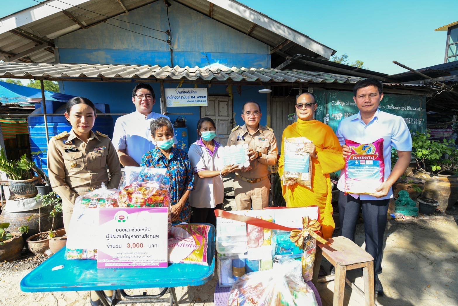 ผู้ว่าฯ ปทุม ลงพื้นที่ช่วยกลุ่มเปราะบาง บำบัดทุกข์ บำรุงสุข ดูแลผู้ยากไร้