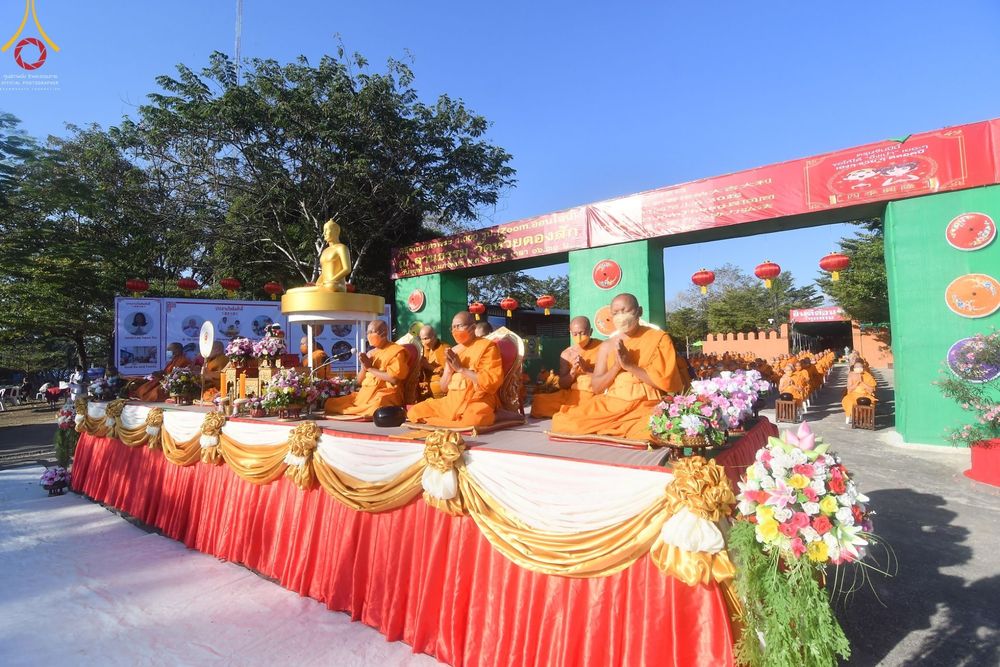 ตักบาตรพระ 1,000 รูป  ณ วัดห้วยตองสัก จ.เชียงใหม่