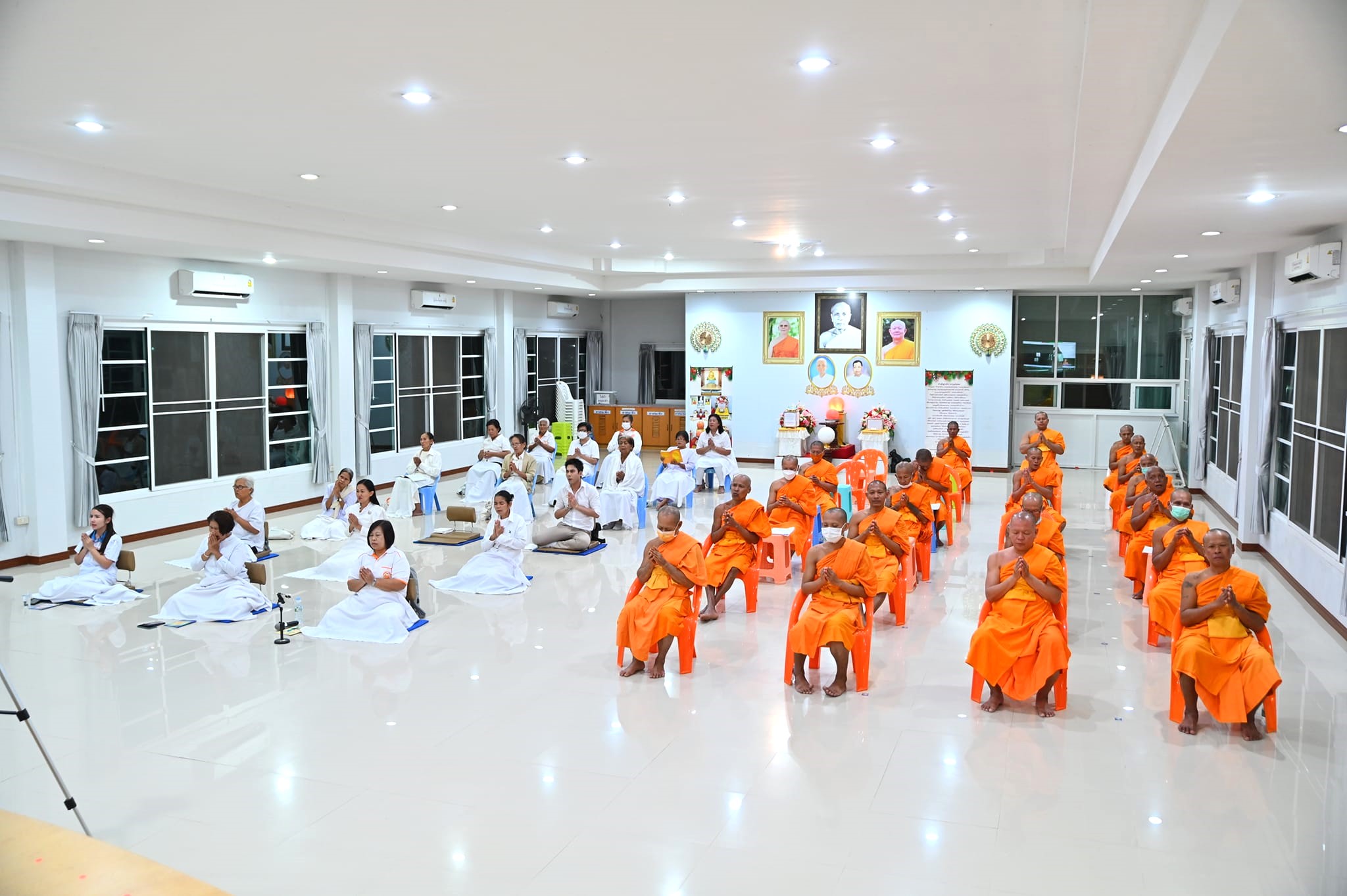 ศูนย์ปฏิบัติธรรมพนมสารคาม จัดปฏิบัติธรรมโครงการหมู่บ้านรักษาศีล 5