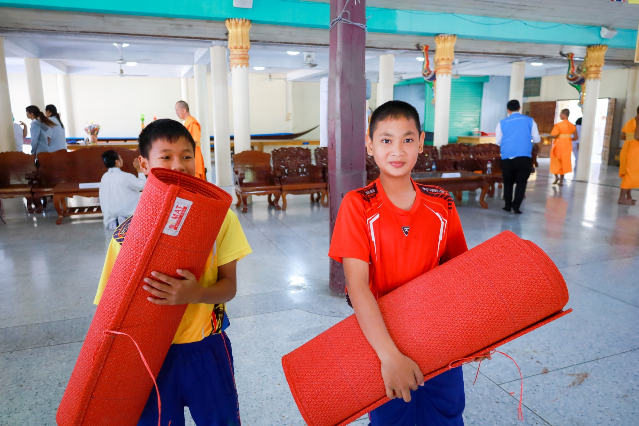 เด็กดี V-Star ร่วมพิธีทอดผ้าป่าโครงการธรรมยาตรา ปีที่13 จังหวัดนครปฐม