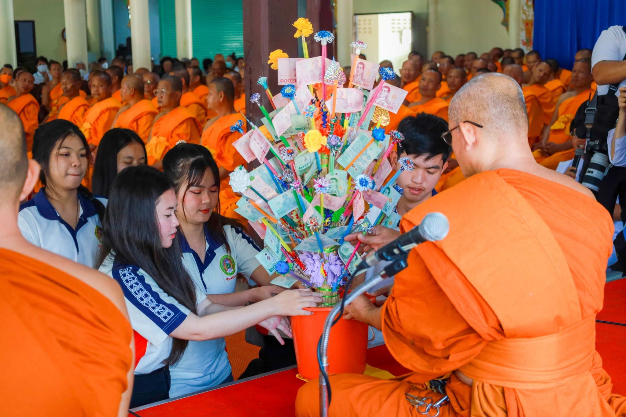 เด็กดี V-Star ร่วมพิธีทอดผ้าป่าโครงการธรรมยาตรา ปีที่13 จังหวัดนครปฐม