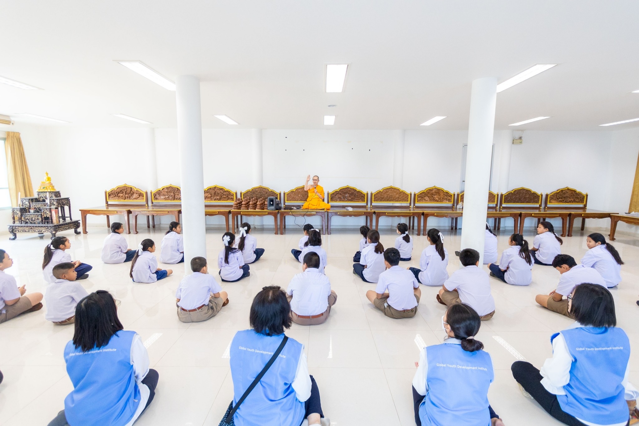 เด็กดี V-Star ร่วมพิธีทอดผ้าป่าโครงการธรรมยาตรา ปีที่13 จังหวัดนครปฐม