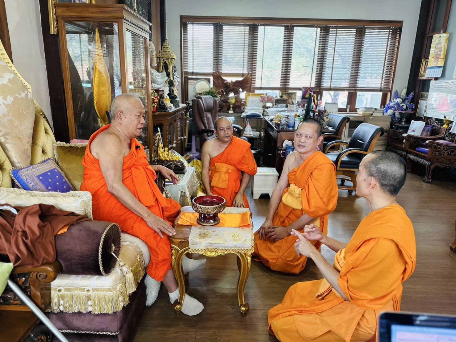 10 วัดพระธรรมกายภาคพื้นโอเชียเนีย เข้ากราบพระราชวชิรธรรมวิเทศ