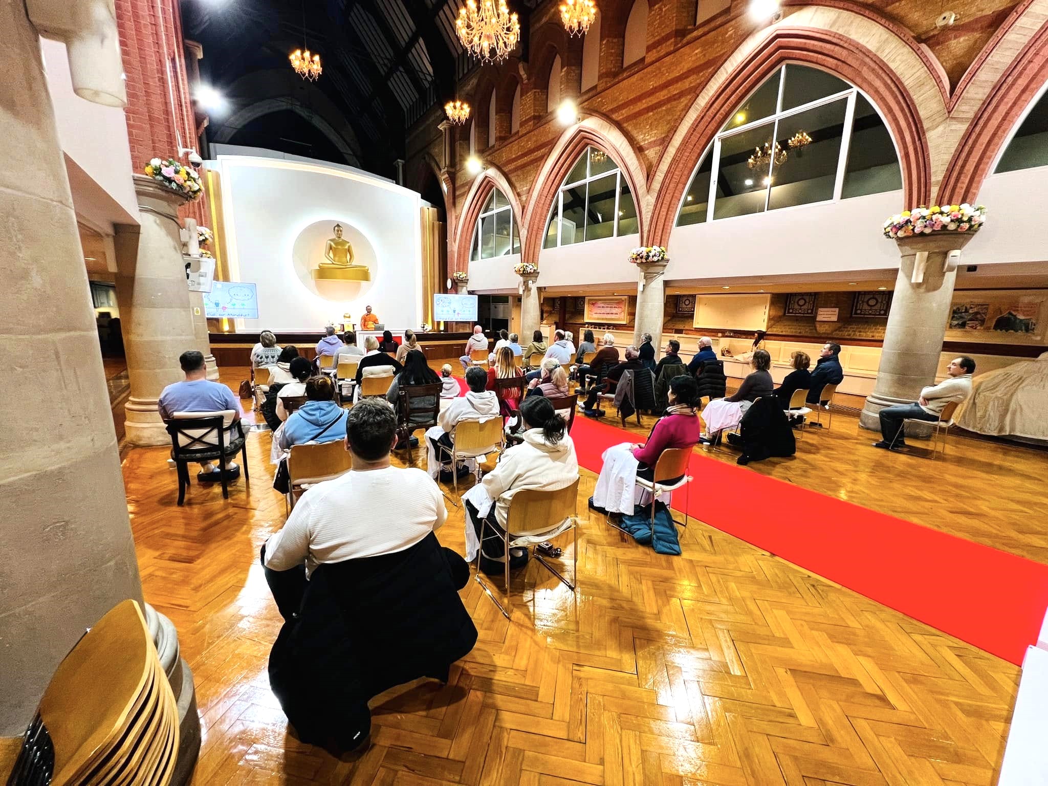 วัดพระธรรมกายลอนดอน จัดชั้นเรียนสมาธิเบื้องต้นสำหรับชุมชนท้องถิ่น