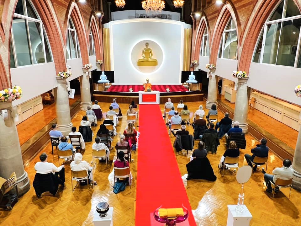 วัดพระธรรมกายลอนดอน จัดชั้นเรียนสมาธิเบื้องต้นสำหรับชุมชนท้องถิ่น