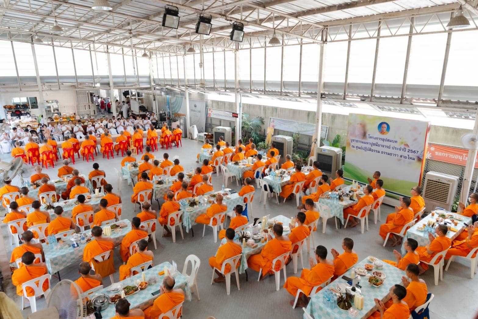 นักเรียนจิตอาสามหาสังฆทาน 101 รูป ศูนย์ธรรมธาราสายไหม กรุงเทพมหานคร