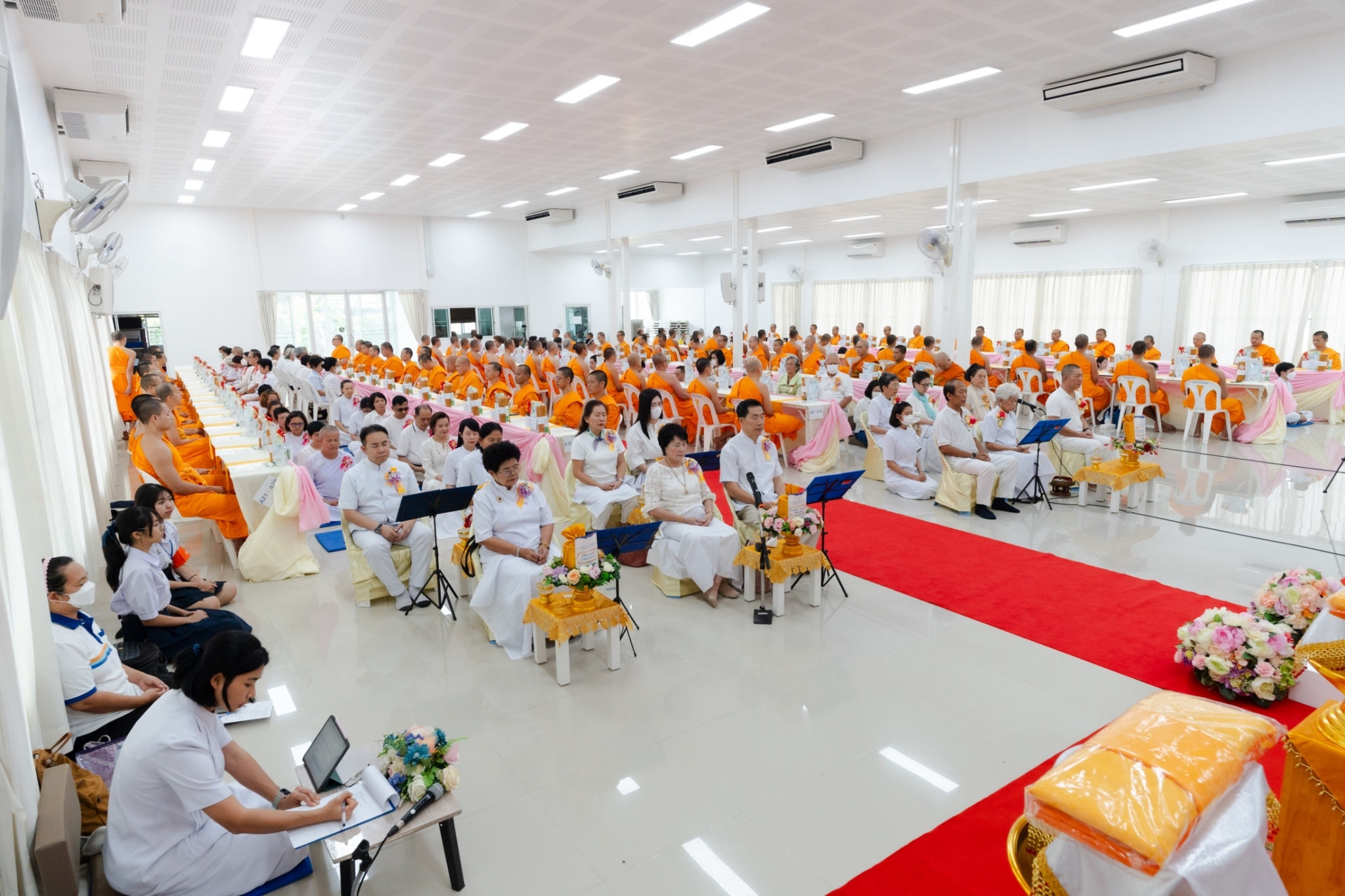 นักเรียนจิตอาสามหาสังฆทาน 101 รูป ศูนย์ธรรมธาราสายไหม กรุงเทพมหานคร