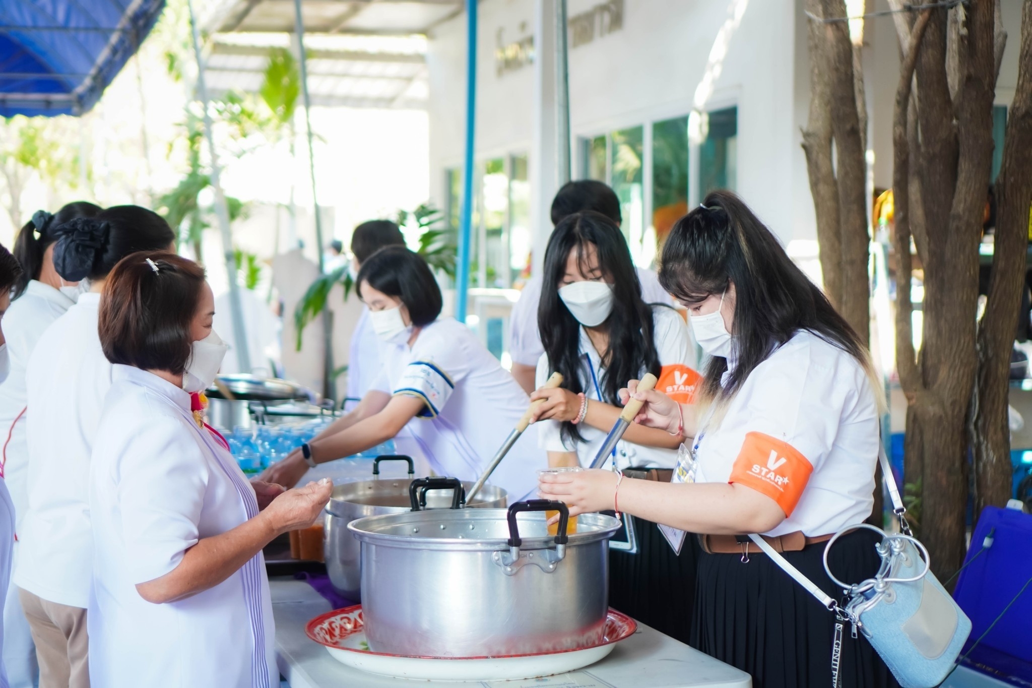 นักเรียนจิตอาสามหาสังฆทาน 101 รูป ศูนย์ธรรมธาราสายไหม กรุงเทพมหานคร