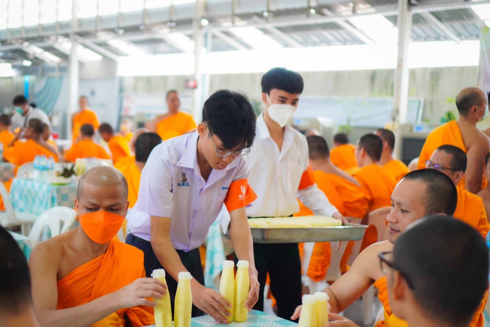 นักเรียนจิตอาสามหาสังฆทาน 101 รูป ศูนย์ธรรมธาราสายไหม กรุงเทพมหานคร