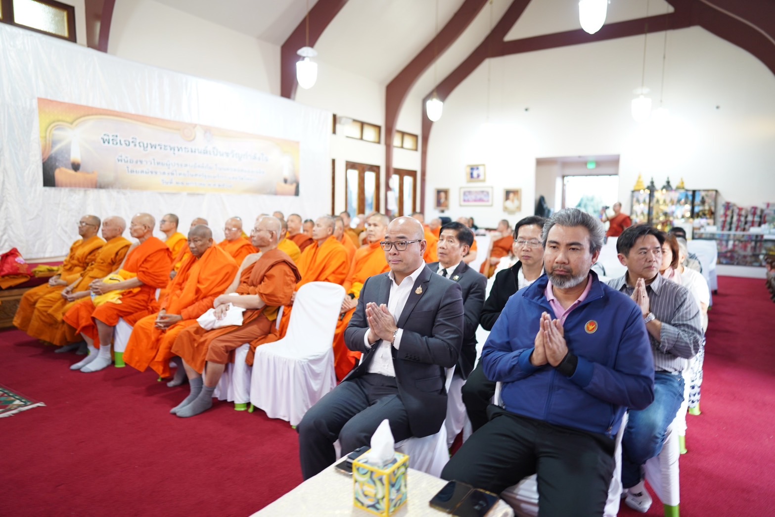 คณะสงฆ์วัดพระธรรมกายแคลิฟอร์เนีย ร่วมสวดมนต์แก่ผู้ประสบอัคคีภัย ในเมือง Los Angeles