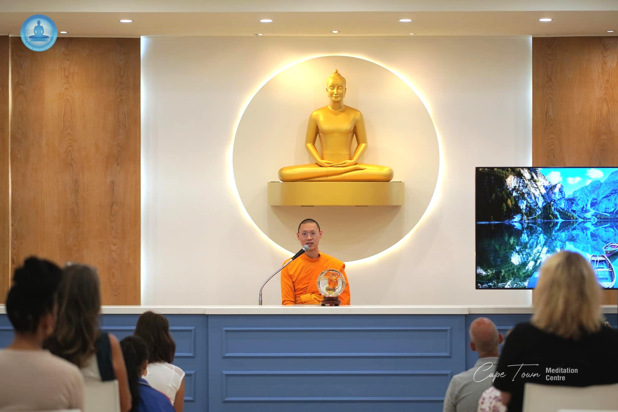 วัดพุทธเคปทาวน์ จัดปฏิบัติธรรมแก่ชาวท้องถิ่น