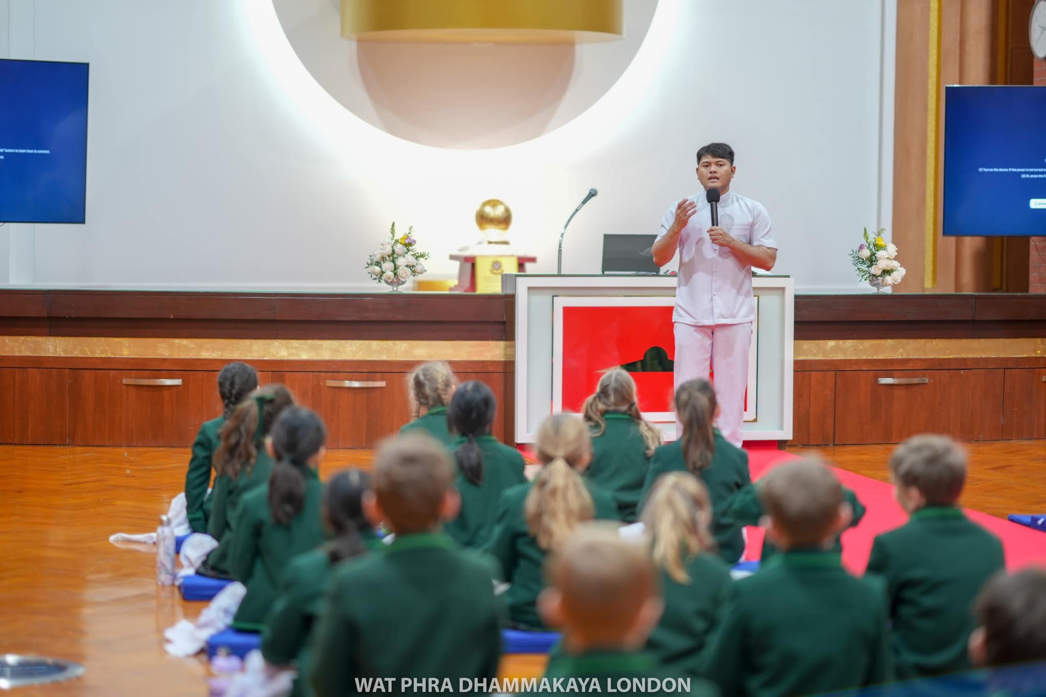 คณะครูและนักเรียน Aldro school มาเยี่ยมชมวัดพระธรรมกายลอนดอน