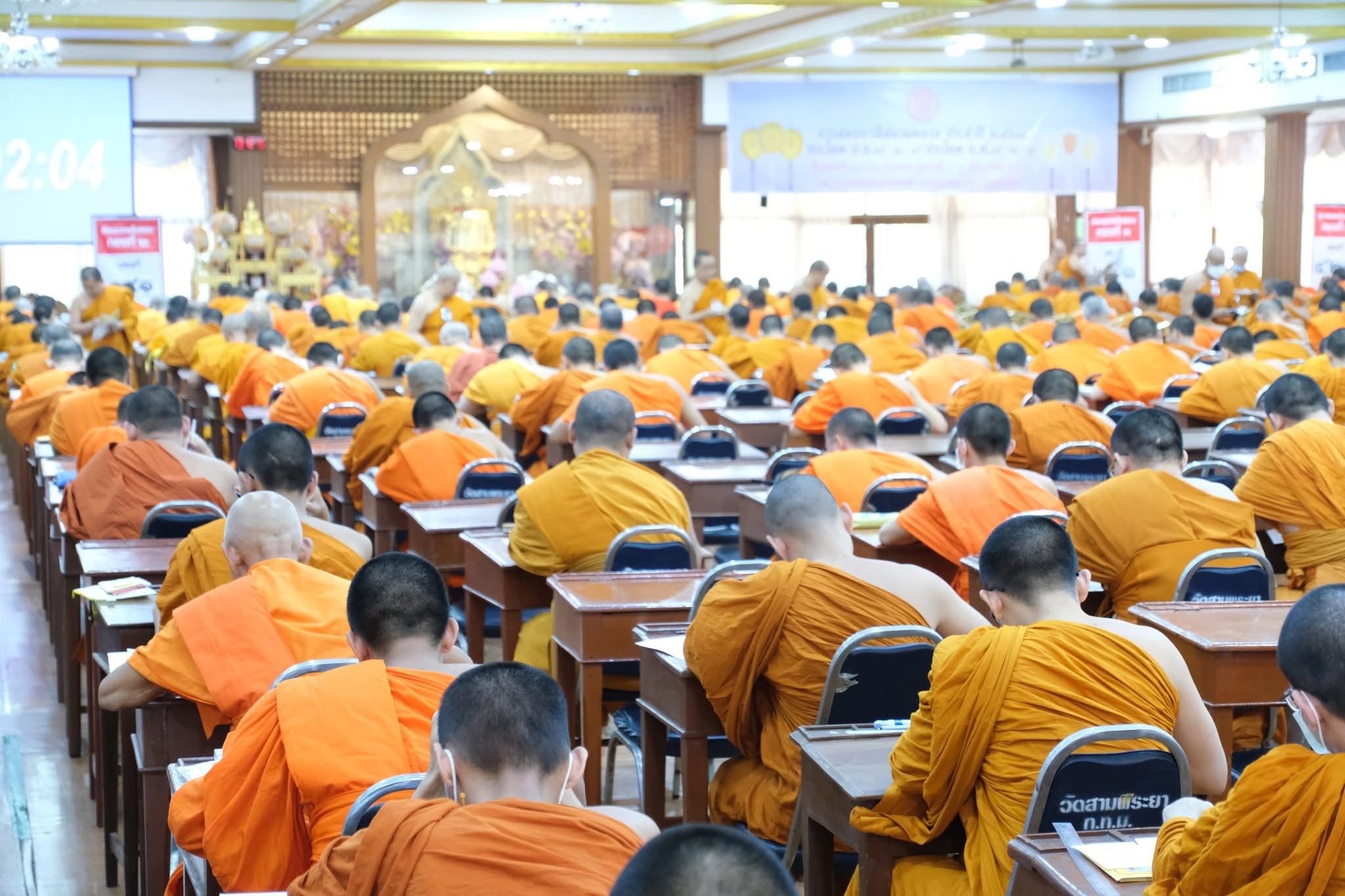 คณะสงฆ์วัดพระธรรมกาย ร่วมเป็นกรรมการคุมสอบบาลีเปรียญเอก สนามสอบวัดสามพระยา